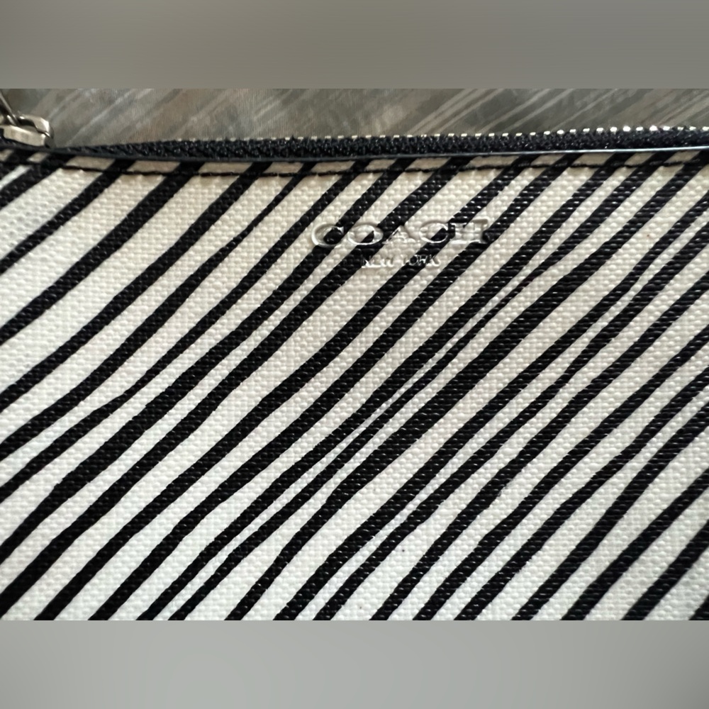 Coach Wristlet - Picture 4 of 4